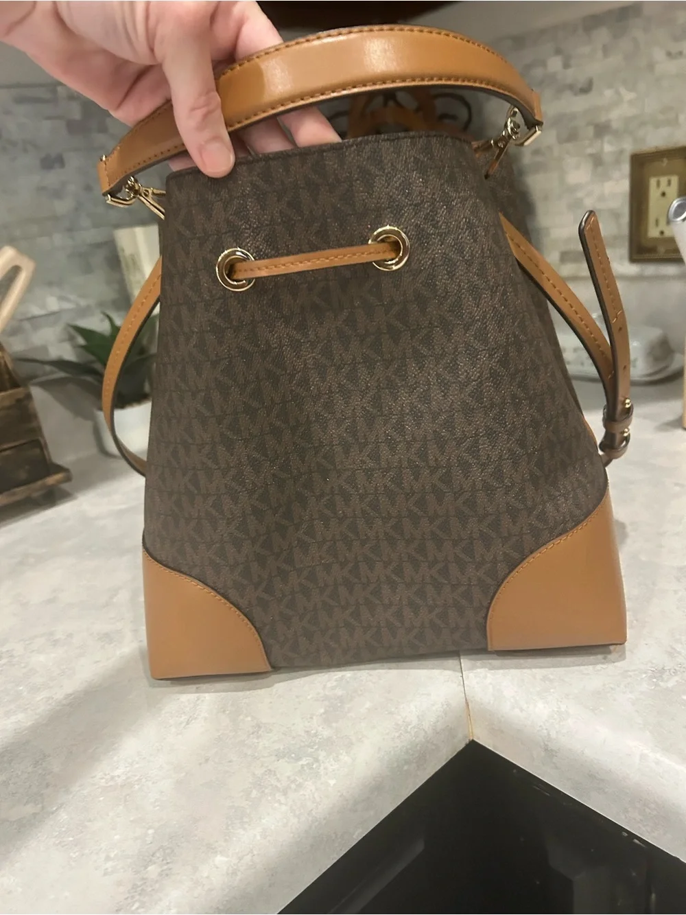 Michael Kors Signature Logo Bucket Bag Brown Cognac Crossbody Quiet Luxury